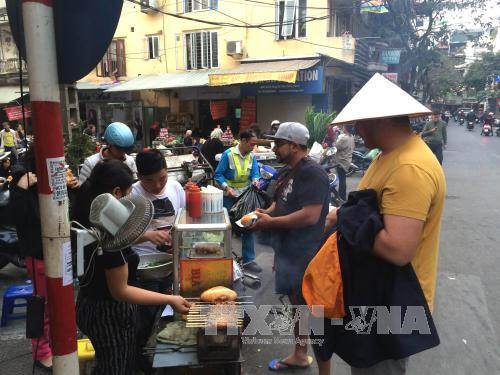 Hà Nội tổ chức dịch vụ ẩm thực đường phố theo hướng hiện đại ảnh 1