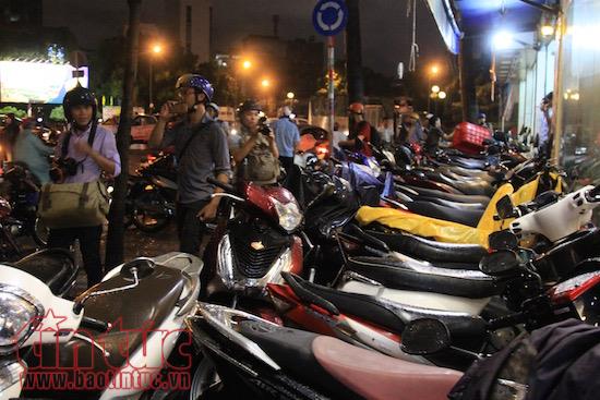 Lực lượng chức năng quận 1 tiếp tục xuống đường 'dọn' vỉa hè ảnh 4