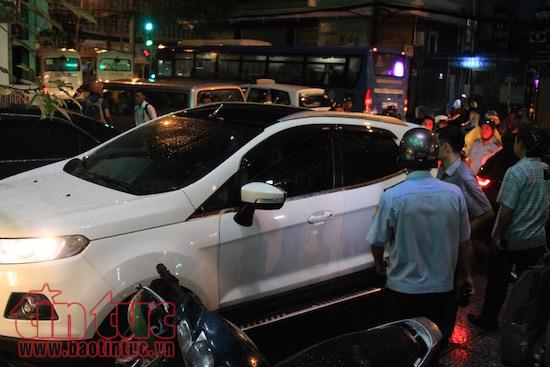 Lực lượng chức năng quận 1 tiếp tục xuống đường 'dọn' vỉa hè ảnh 10