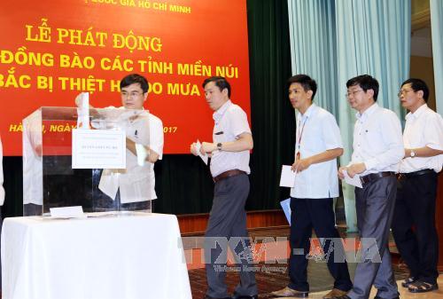 Quyên góp ủng hộ đồng bào bị thiệt hại do mưa lũ ảnh 2