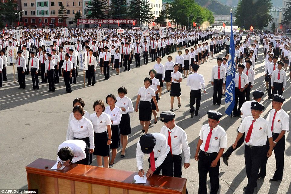Căng thẳng với Mỹ tăng cao, hàng trăm học sinh Triều Tiên đăng ký nhập ngũ ảnh 1