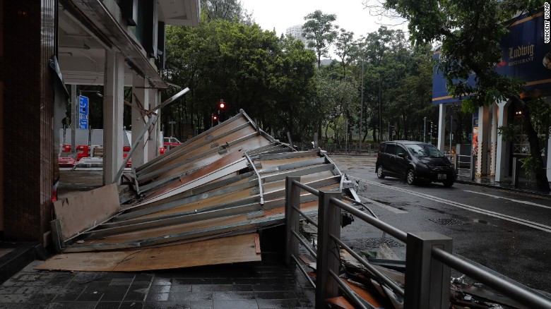 Người dân Hong Kong, Macau gồng mình trong bão Hato ảnh 5