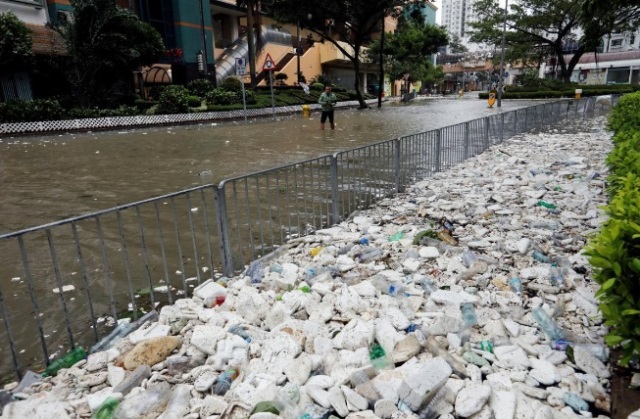 Người dân Hong Kong, Macau gồng mình trong bão Hato ảnh 8