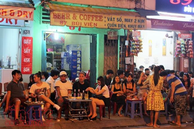 Nhộn nhịp 'phố Tây' Bùi Viện khi màn đêm buông xuống ảnh 8