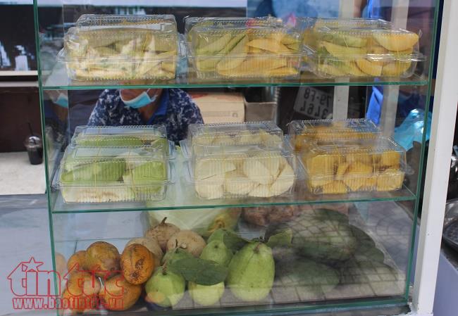 Khám phá phố hàng rong Nguyễn Văn Chiêm buổi đầu khai trương ảnh 3