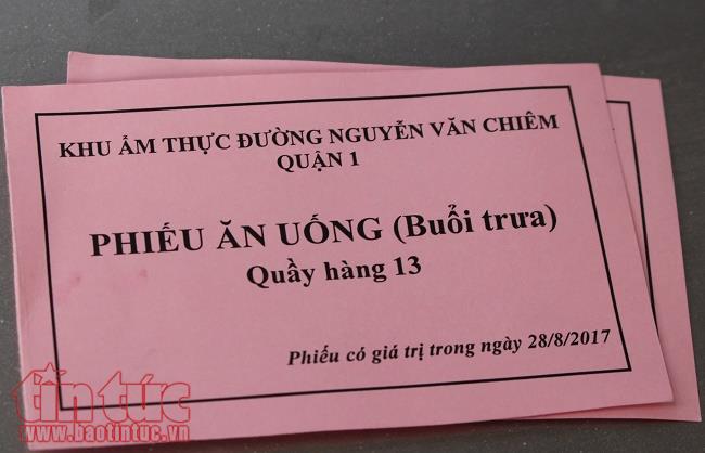Khám phá phố hàng rong Nguyễn Văn Chiêm buổi đầu khai trương ảnh 6
