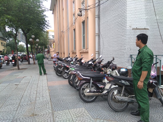 Đường sách TP Hồ Chí Minh có bãi giữ xe mới để giữ chân khách ảnh 1