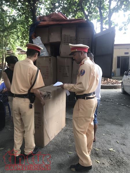 29 thùng đồ chơi trẻ em không rõ nguồn gốc chưa kịp tuồn ra thị trường ảnh 2