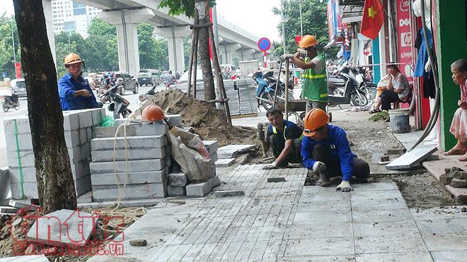 Hàng loạt vỉa hè Hà Nội được lát đá tự nhiên ảnh 9