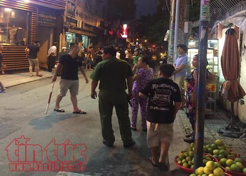 Nổ súng khống chế thanh niên dùng hung khí đe dọa cảnh sát ảnh 1