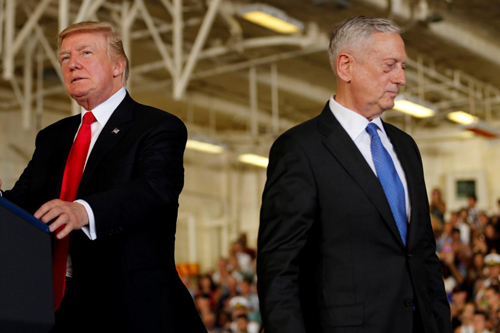 Điều gì khiến Tổng thống Trump và đội ngũ cố vấn thường có phát biểu trái ngược nhau? ảnh 1