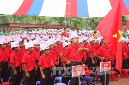 Học sinh vùng lũ Mường La phấn khởi đón ngày khai giảng sớm ảnh 1