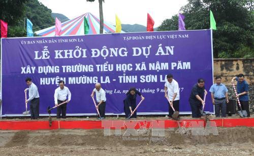 Học sinh vùng lũ Mường La phấn khởi đón ngày khai giảng sớm ảnh 3