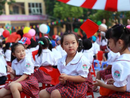 Sáng nay (5/9), các trường trong cả nước đồng loạt khai giảng năm học mới ảnh 1