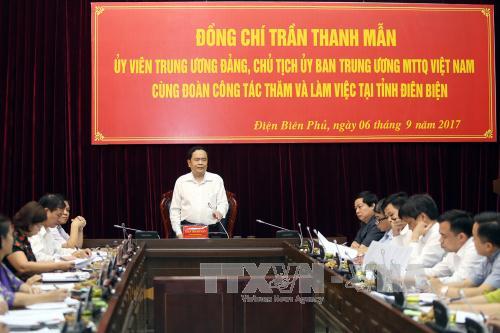 Chủ tịch Ủy ban Trung ương MTTQ Việt Nam tặng quà hỗ trợ Điện Biên khắc phục hậu quả mưa lũ 