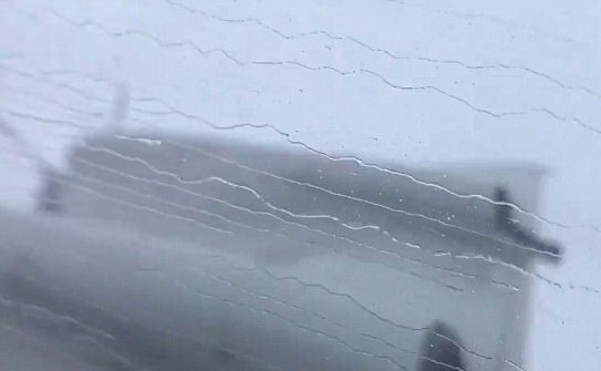 Xem máy bay lao thẳng vào tâm siêu bão Irma có sức gió 320 km/h ảnh 1