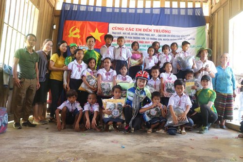 Năm học 2017-2018: Ấm tình thiện nguyện nơi vùng cao biên giới ảnh 2