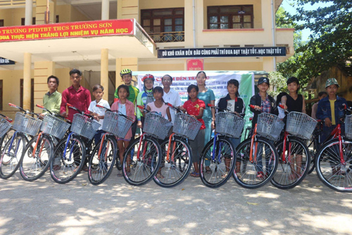 Năm học 2017-2018: Ấm tình thiện nguyện nơi vùng cao biên giới ảnh 3