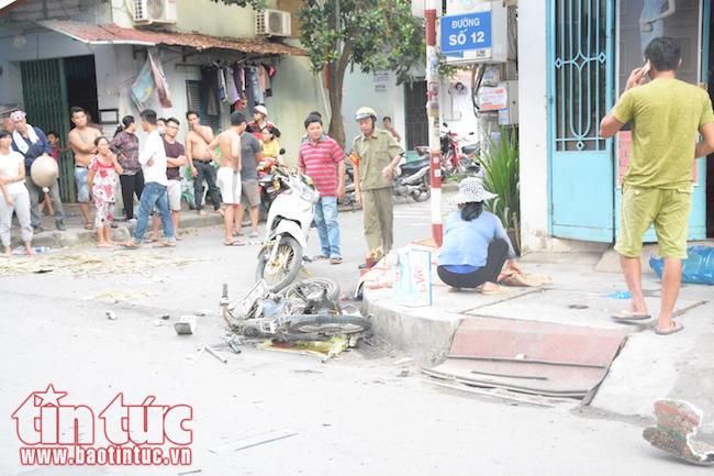 Xe bán tải đâm hàng loạt xe máy, một phụ nữ tử vong ảnh 2