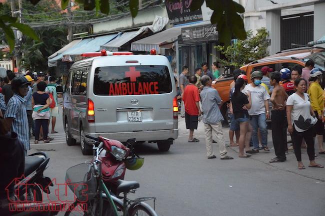 Xe bán tải đâm hàng loạt xe máy, một phụ nữ tử vong ảnh 4