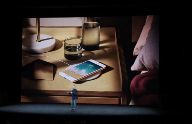 Chiêm ngưỡng cận cảnh tuyệt phẩm mới iPhone X, iPhone 8 của Apple ảnh 10