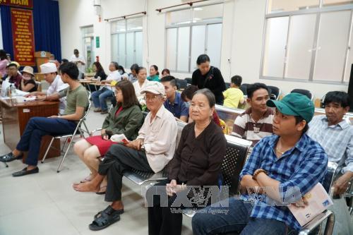 Bệnh viện công tự 'bơi' trong cơ chế thị trường ảnh 1