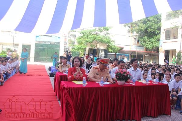 Tuyên truyền an toàn giao thông cho học sinh tiểu học từ đầu năm học mới ảnh 1