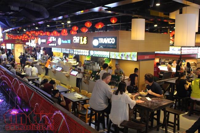 Khám phá khu chợ ẩm thực dưới lòng đất tại TP Hồ Chí Minh ảnh 1