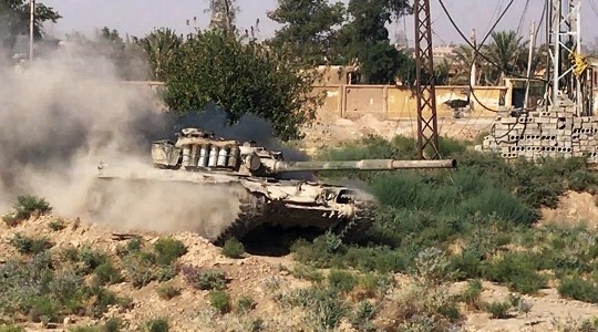 Tiếp tục đà tấn công vũ bão, quân đội Syria kiểm soát mỏ dầu gần Deir ez-Zor ảnh 1