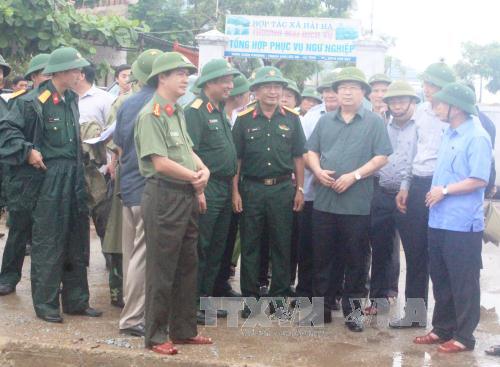 Phó Thủ tướng Trịnh Đình Dũng thị sát Hà Tĩnh ứng phó với hoàn lưu bão ảnh 1