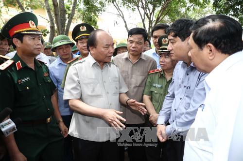 Thủ tướng kiểm tra công tác khắc phục hậu quả bão số 10 tại Cửa Lò ảnh 1