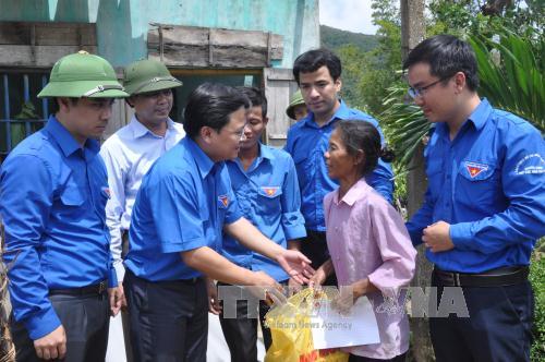 Chia sẻ khó khăn, giúp dân khắc phục hậu quả bão số 10 ảnh 1