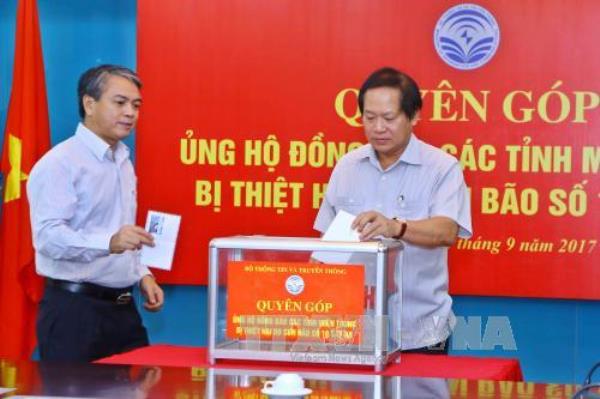 Bộ Thông tin và Truyền thông quyên góp ủng hộ đồng bào bị thiệt hại do bão số 10 ảnh 1