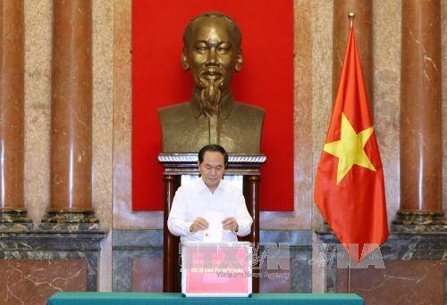 Văn phòng Chủ tịch nước ủng hộ đồng bào miền Trung khắc phục hậu quả bão số 10 ảnh 1