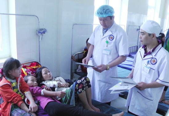 Lào Cai rà soát các bếp ăn trường học sau vụ 73 trẻ nghi ngộ độc thực phẩm nhập viện ảnh 1