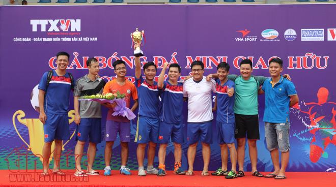 Sôi động giải bóng đá Cúp Tứ Hùng 2017 Thông tấn xã Việt Nam ảnh 2