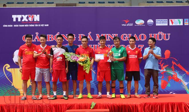 Sôi động giải bóng đá Cúp Tứ Hùng 2017 Thông tấn xã Việt Nam ảnh 4