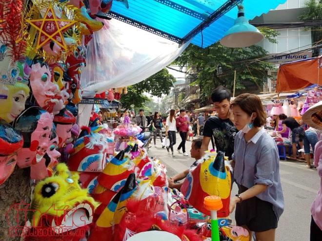 Rộn ràng không khí Tết Trung Thu trên phố Hàng Mã ảnh 6