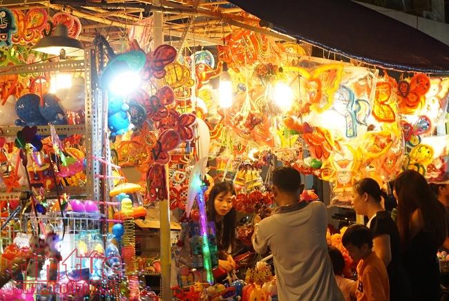 Hàng trăm thiếu nhi có hoàn cảnh khó khăn được tham gia 'lễ hội Trung thu mơ ước' ảnh 1