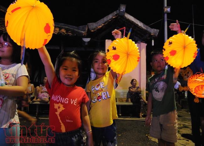 Tết Trung thu đến sớm với trẻ em có hoàn cảnh khó khăn ảnh 4