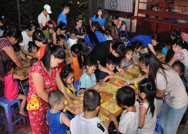 Tết Trung thu đến sớm với trẻ em có hoàn cảnh khó khăn ảnh 5