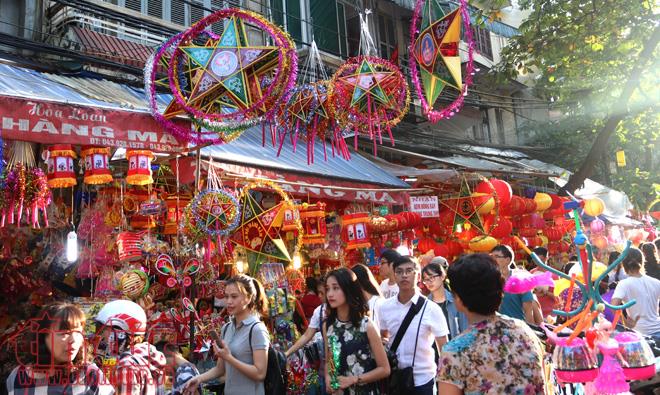 Biển người đón Trung Thu sớm trên phố Hàng Mã ảnh 2