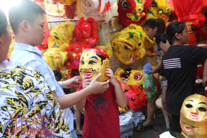 Biển người đón Trung Thu sớm trên phố Hàng Mã ảnh 11