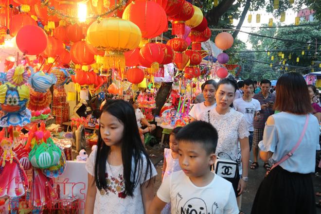Biển người đón Trung Thu sớm trên phố Hàng Mã ảnh 14
