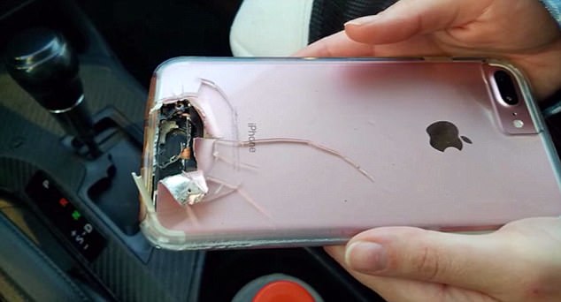 Chiếc iPhone đỡ đạn, cứu mạng nữ chủ nhân trong vụ xả súng đẫm máu Las Vegas ảnh 1