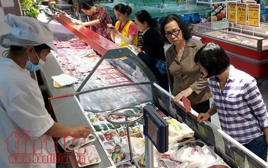 Sức mua và giá thịt lợn giảm sau vụ tiêm thuốc an thần ảnh 1