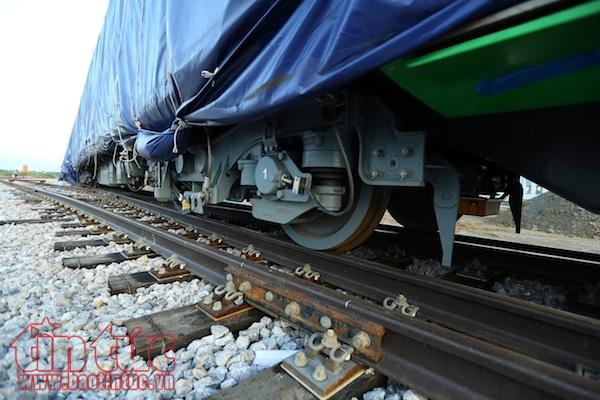 Đoàn tàu số 2 và 3 dự án đường sắt Cát Linh-Hà Đông đã tập kết an toàn về khu ga Hà Đông ảnh 3