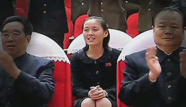 Những hình ảnh hiếm hoi về cô em gái được ông Kim Jong-un tin tưởng trao quyền lực ảnh 2