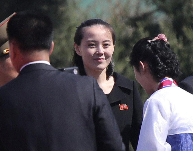 Những hình ảnh hiếm hoi về cô em gái được ông Kim Jong-un tin tưởng trao quyền lực ảnh 6