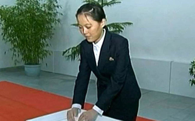 Những hình ảnh hiếm hoi về cô em gái được ông Kim Jong-un tin tưởng trao quyền lực ảnh 7